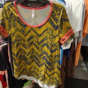 LuLaRoe Shirt - PERFECT T - size Small